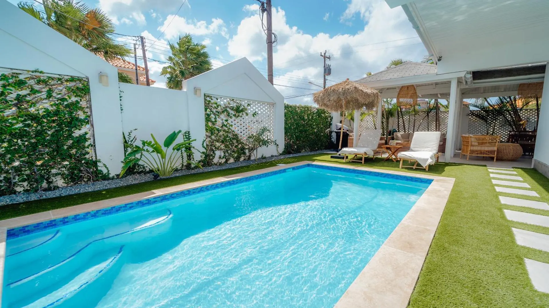Bohochique Villa, 2 Private Pools, Palm Beach 6 Bedrooms 0*,  Aruba