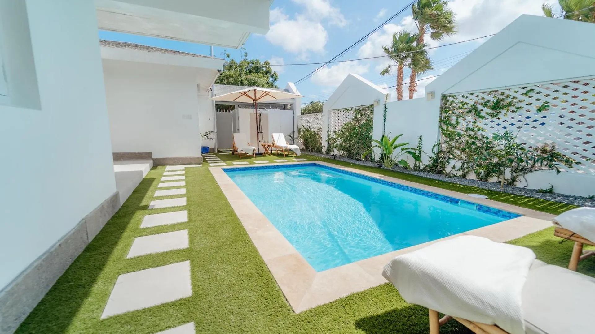 Bohochique Villa, 2 Private Pools, Palm Beach 6 Bedrooms Aruba